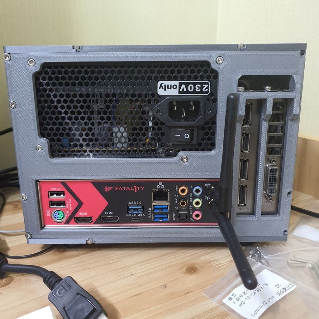 Корпус для мини-ITX с блоком питания ATX — фото 1