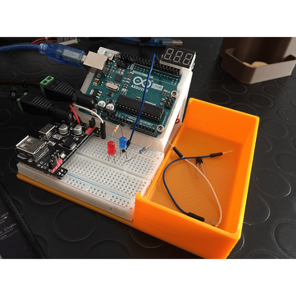 Основание для Arduino с площадкой под макетную плату