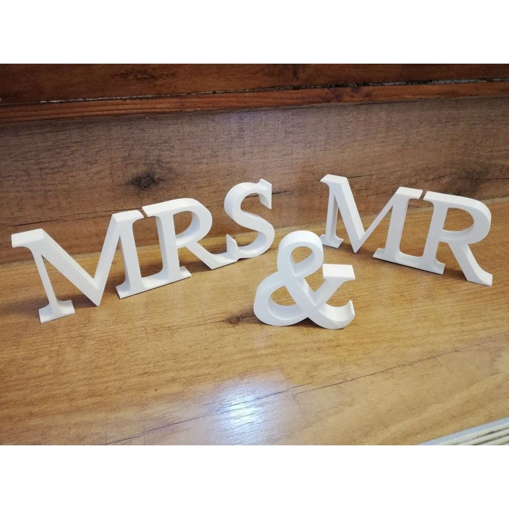 Буквы для свадебного декора 'Mr & Mrs'