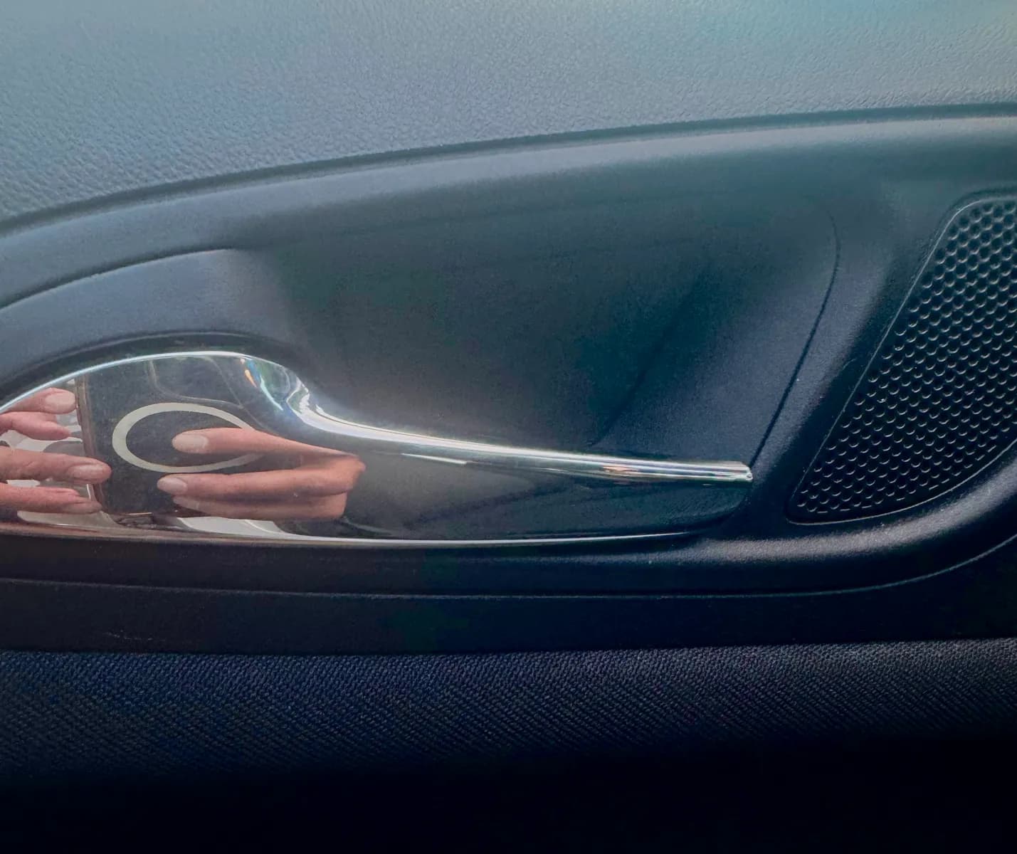 Накладка внутренней дверной ручки Opel Corsa (водительская дверь) — фото 6