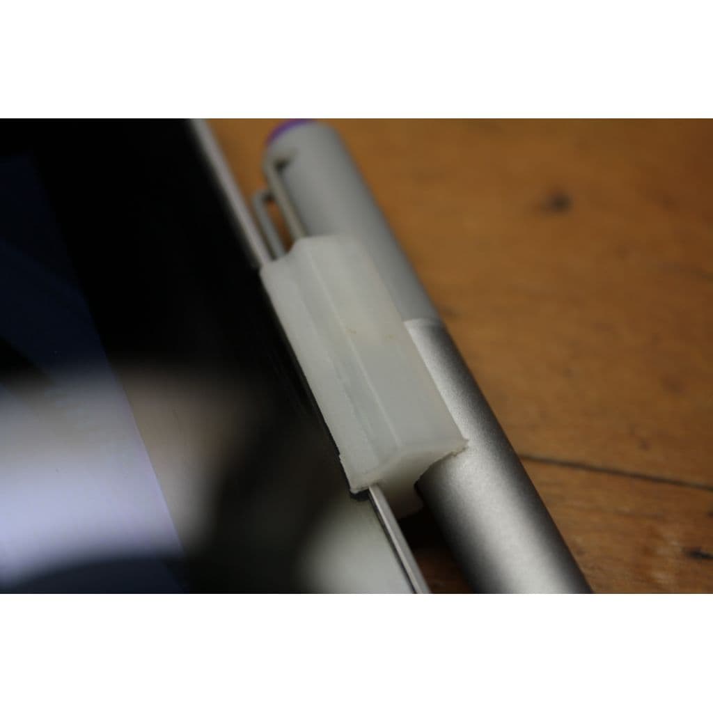 Крепление для ручки Surface Pro 3