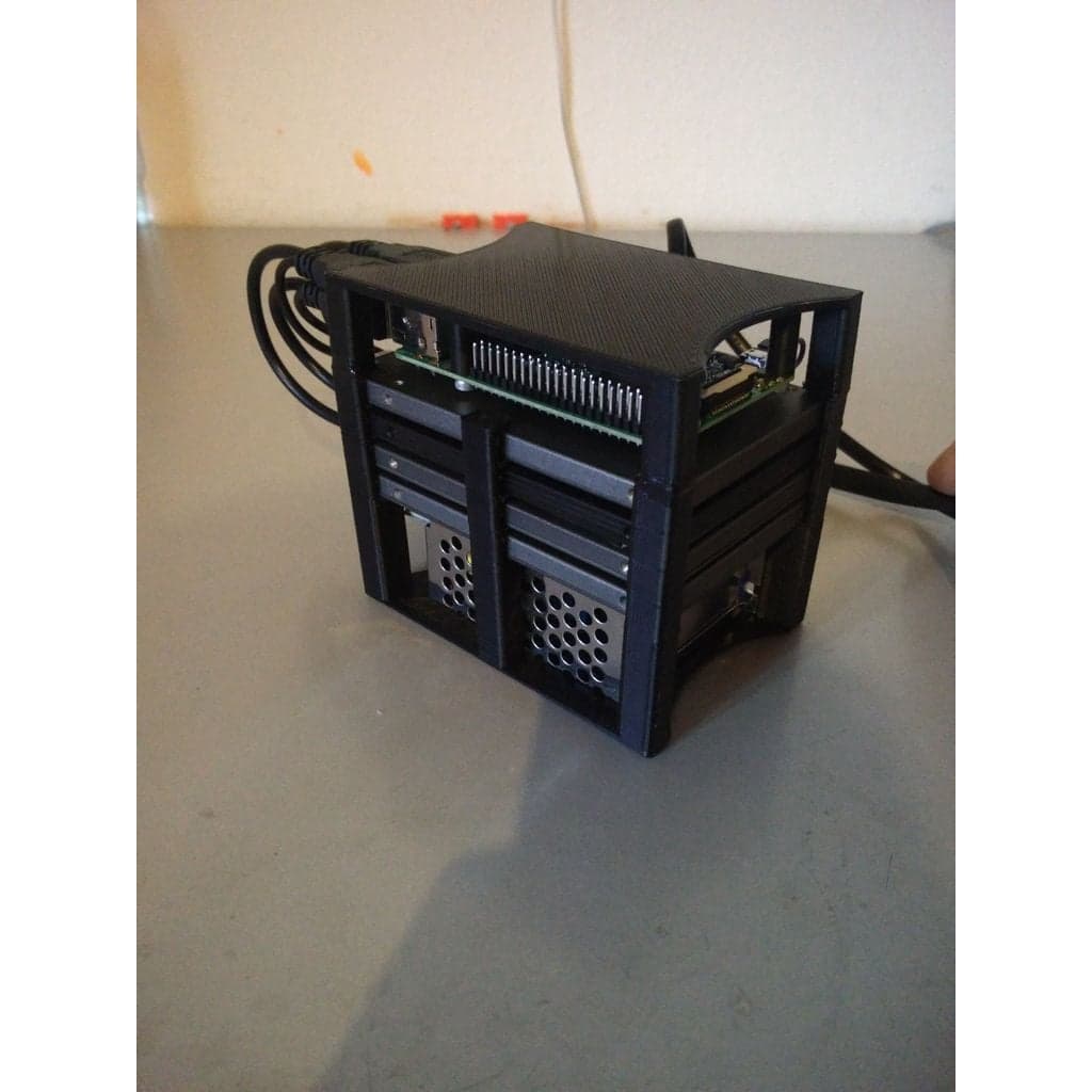 Корпус для Raspberry Pi NAS с четырьмя SSD — фото 2