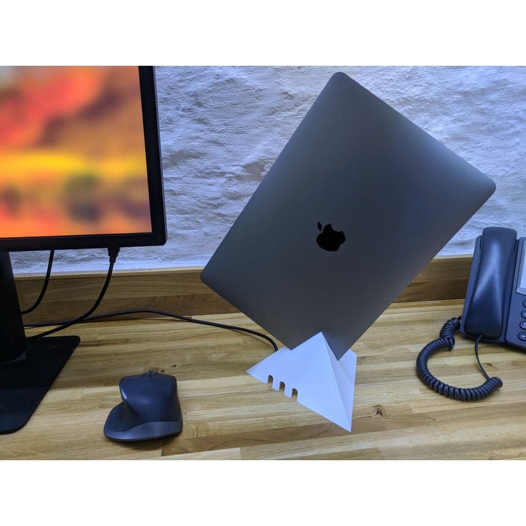 Подставка для MacBook Pro с зарядкой — фото 1