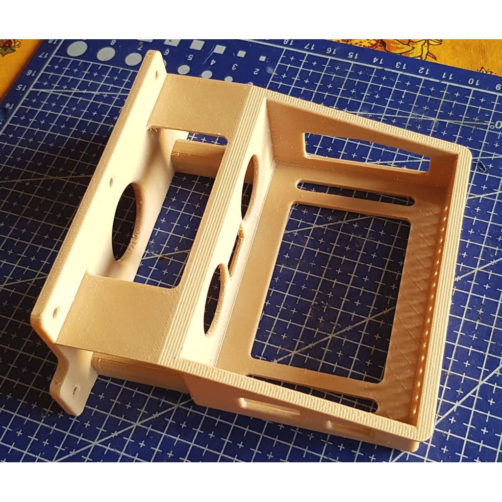 Крепление на стену для зарядного устройства ToolkitRC M8 — фото 2