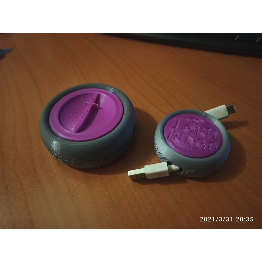 Катушка для хранения USB-кабелей