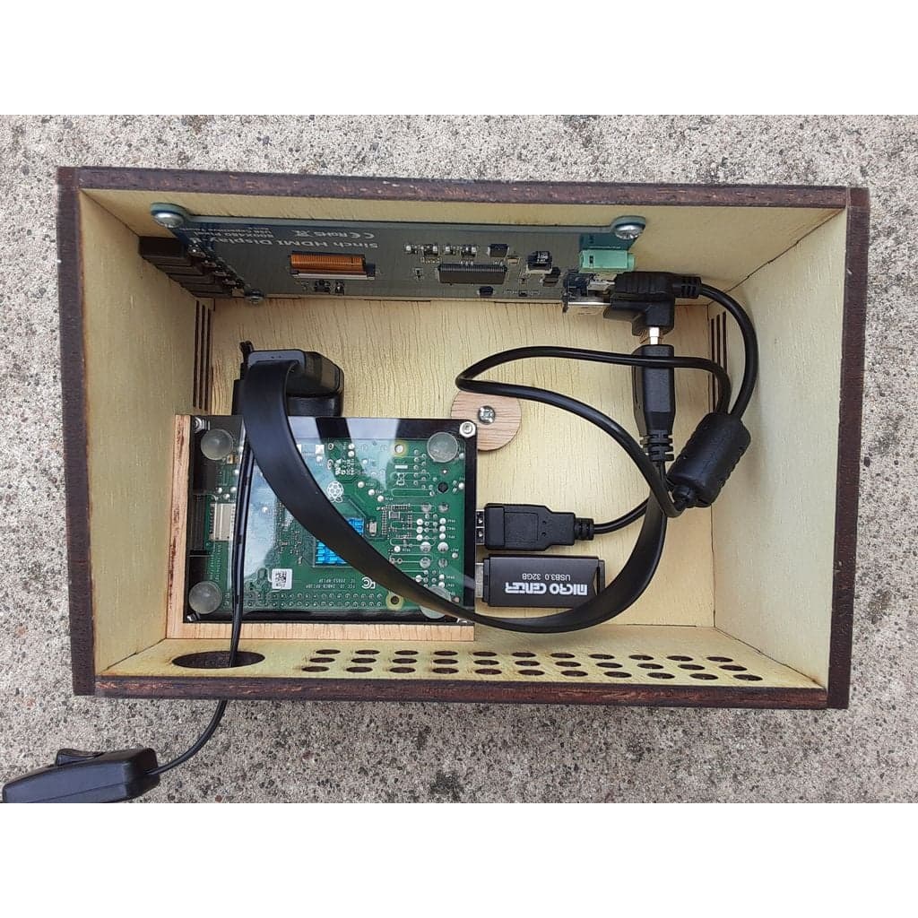 Корпус для Raspberry Pi со встроенным экраном — фото 2