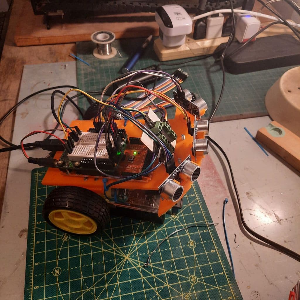 Роботизированная машина на Arduino с ультразвуком — фото 2