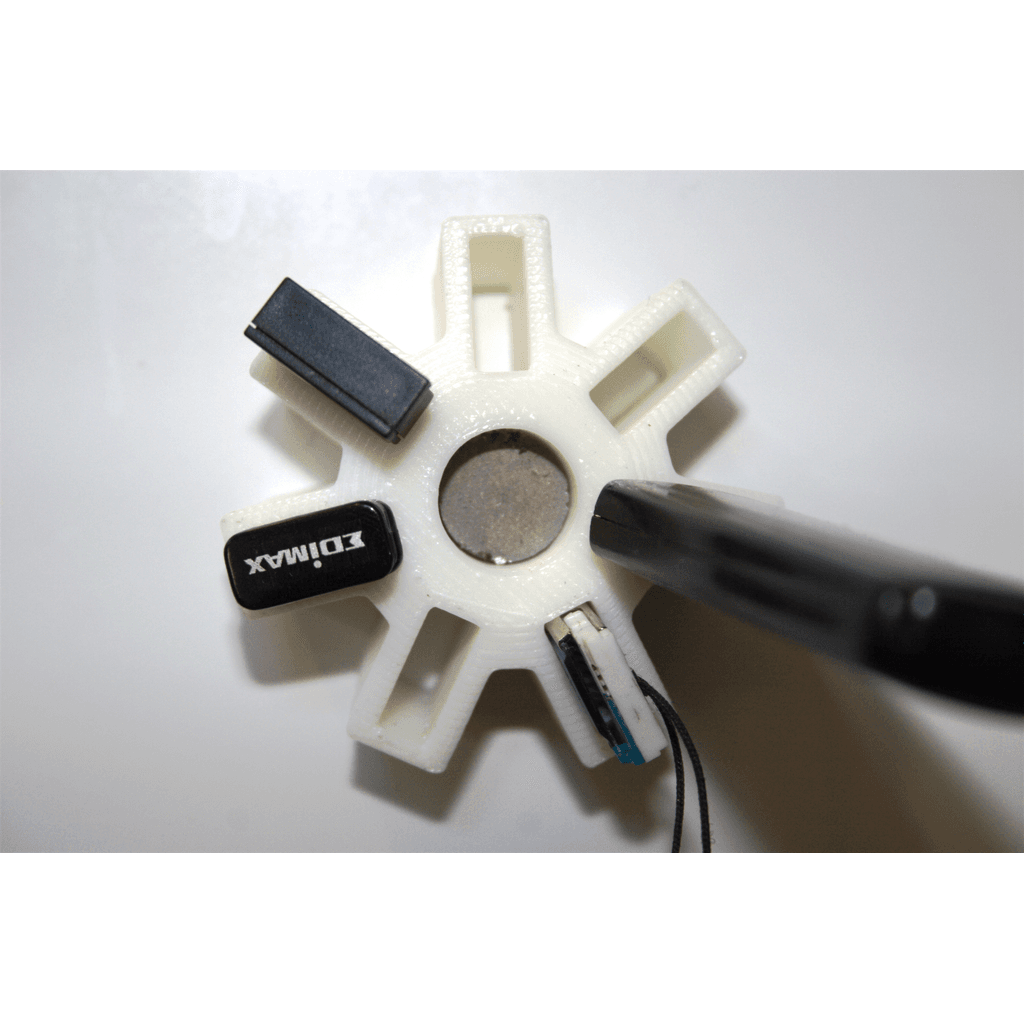 Держатель USB на магните — фото 3